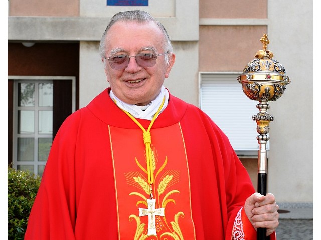 Monsignor Erminio Villa lascia, al suo posto don Marco Crippa
