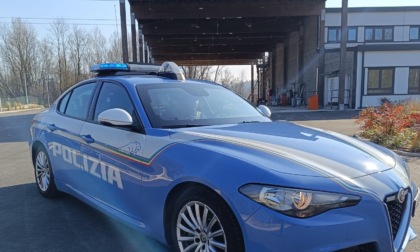 Supera l'esame per la patente con l'aiuto di un kit radiofonico: denunciato