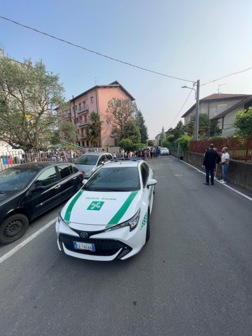 Caos traffico per colpa del Grest: Polizia locale in pattuglia a Caccivio