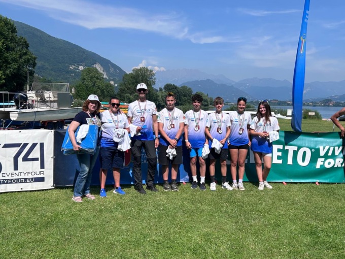 Canottaggio: gli studenti del “Rosmini” conquistano il bronzo nazionale