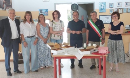 La primaria saluta le storiche maestre Lucia e Gabriella dopo 35 e 34 anni