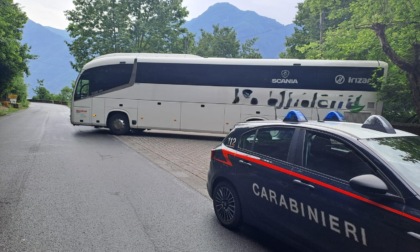 Altri due bus turistici incastrati e multati