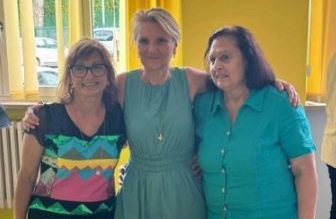 La secondaria saluta le prof Aumenta e Mazzocchi