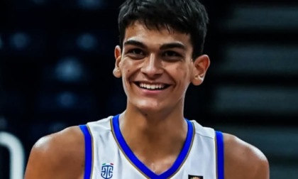 Super Italbasket U18 del canturino Acunzo: stende la Serbia e vola in semifinale agli Europei