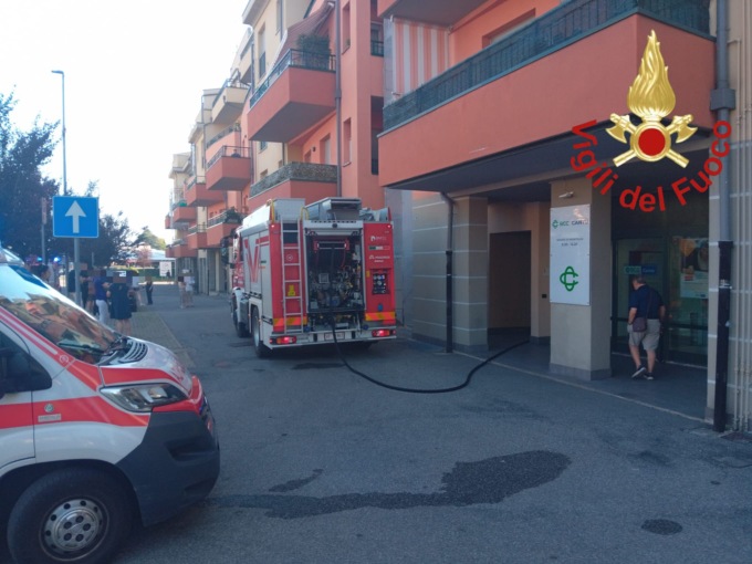 Incendio distrugge il box di un’abitazione