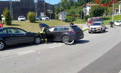 Auto contro auto, tre feriti