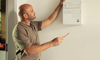 Schneider Electric: innovazione e responsabilità al servizio della gestione energetica