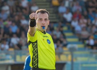 Ricercatore veterinario e arbitro di talento: alzatese promosso in Serie C