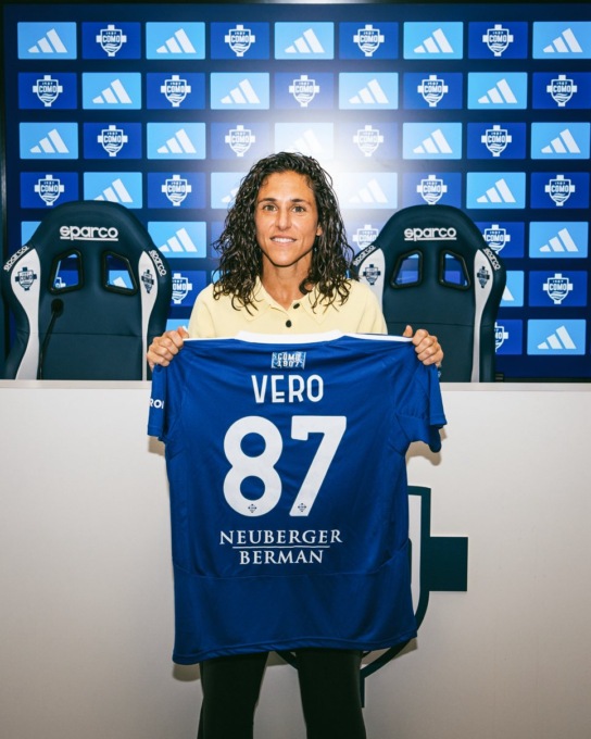 Verónica Boquete con la maglia del Como