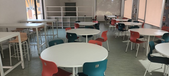 La mensa della scuola si rifà il look
