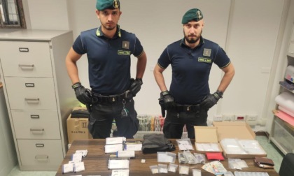 Fermato dalle Fiamme gialle, aveva con sé droga e sostante psicoattive