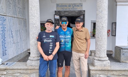 Mille euro raccolti dal "Signore del Ghisallo": donati a Casa Fuori Casa