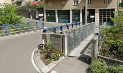 Passerella pedonale pericolosa: chiusa al transito