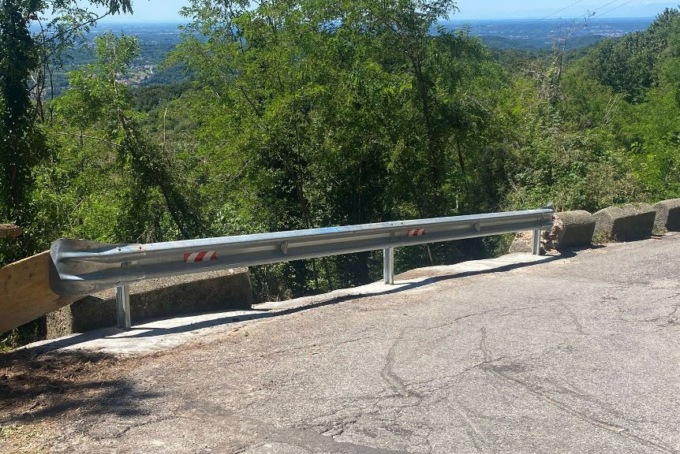 Bus che si bloccano sulla strada per l’Alpe: arriva il guard rail