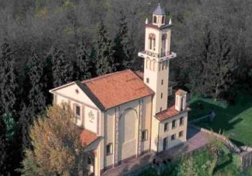 Oltrona saluta il prevosto, monsignor Erminio Villa