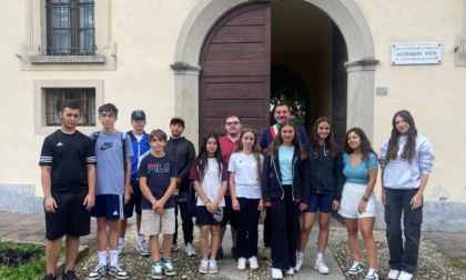 Giovani volontari impegnati per il bene comune