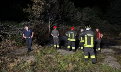 Pneumatici in fiamme, incendio nell’ex fabbrica a Lurate Caccivio