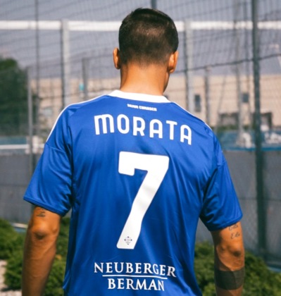 Alvaro Morata indosser la maglia numero 7 del Como- foto social Como 1907