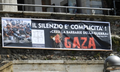 Stop al massacro a Gaza: striscione contro la guerra a San Paolo