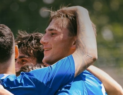 Kristians Mezsargs a segno con la Primavera- foto social Como 1907