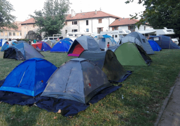 Una notte in tenda con i papà
