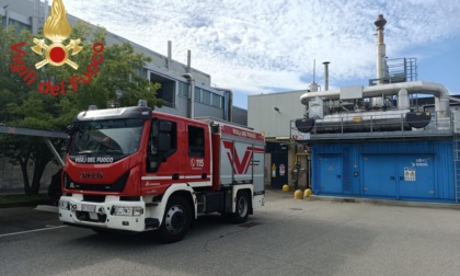 Scoppia la batteria: operaio ustionato