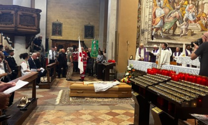 L'ultimo saluto a don Lino