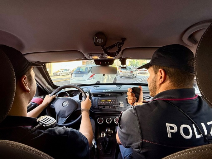 Scappano con 3mila euro di merce, arrestata coppia di ladri
