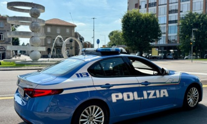 Possesso illegale di armi e droga, denunciato un 25enne