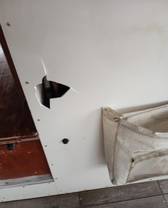 Giovanissimi vandalizzano il battello: individuati e convocati in Municipio