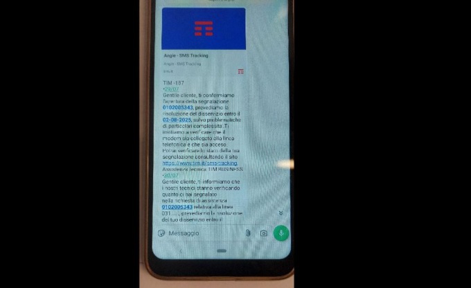 Da un mese senza telefono fisso: “Un servizio vergognoso, pago regolarmente le bollette”