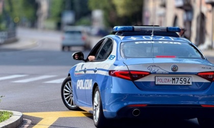 Rubano merce e aggrediscono la guardia, due arresti per rapina impropria