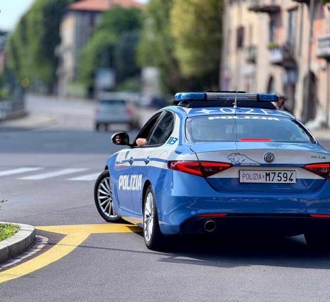 Rubano merce e aggrediscono la guardia, due arresti per rapina impropria