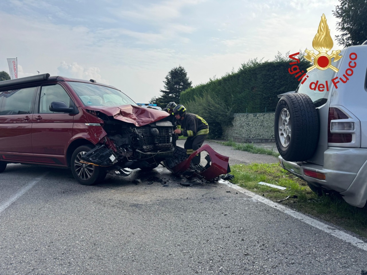 Incidente tra due auto: soccorse tre persone