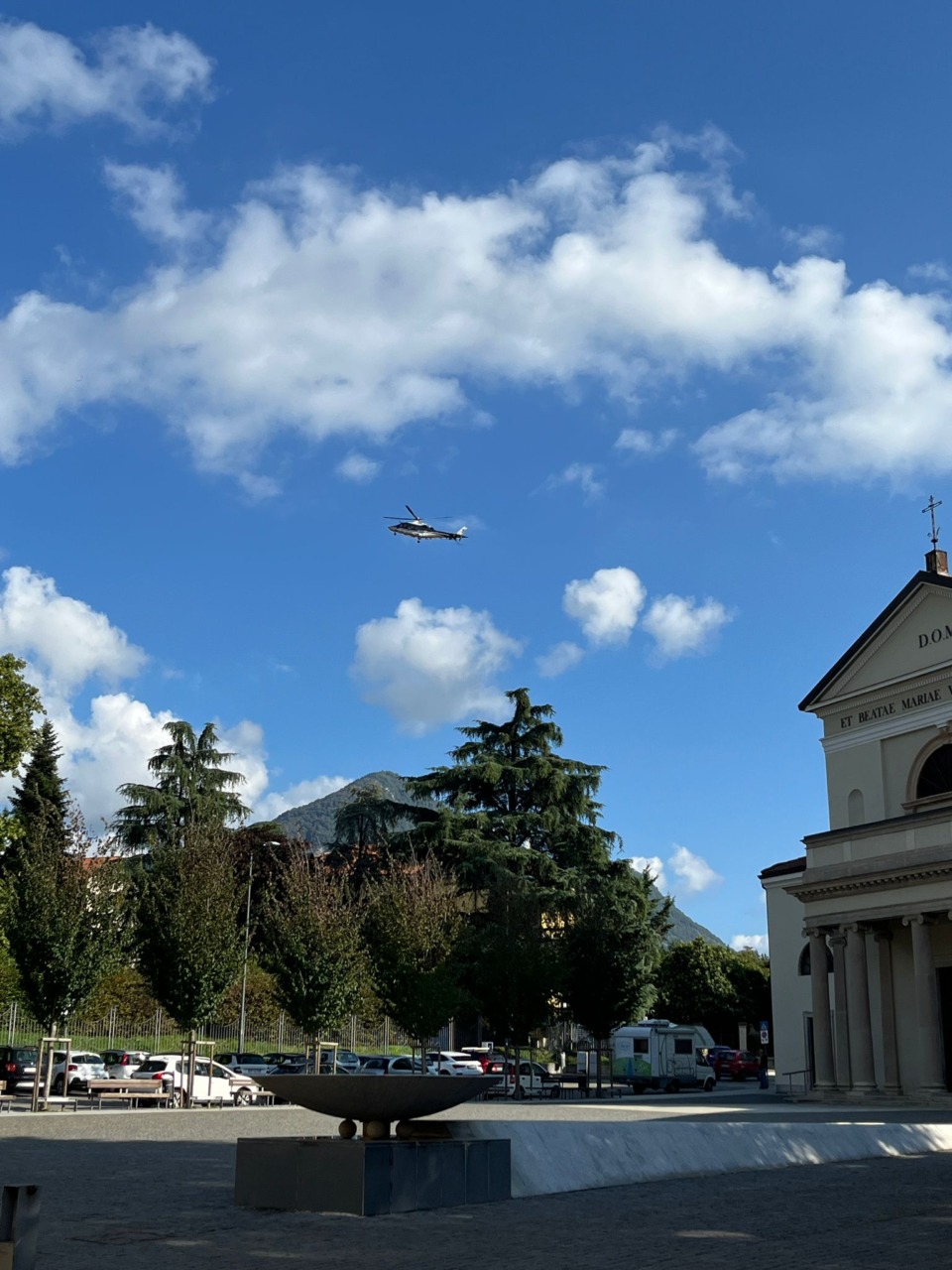 Controlli dei Carabinieri in elicottero