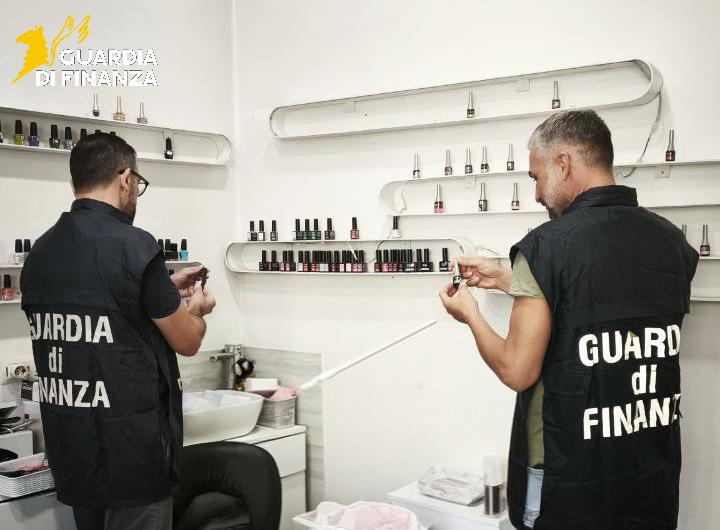 Gel e smalti pericolosi sequestrati