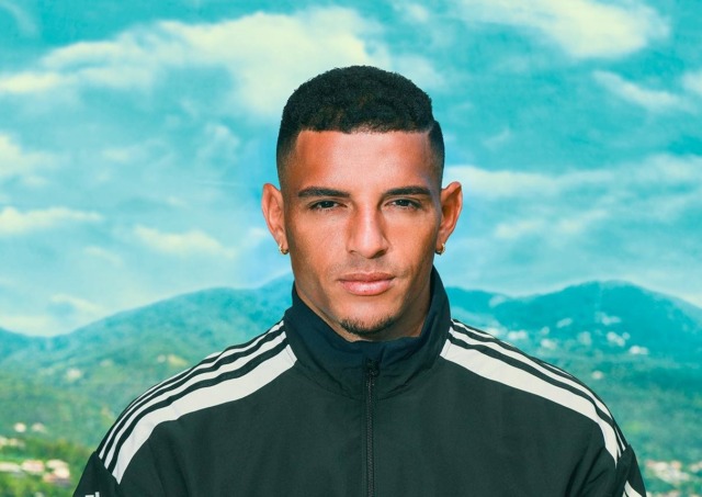 A Como arriva Diego Carlos - foto social Como 1907