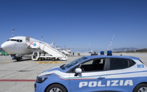 Aveva aggredito una donna: 22enne rimpatriato in Senegal