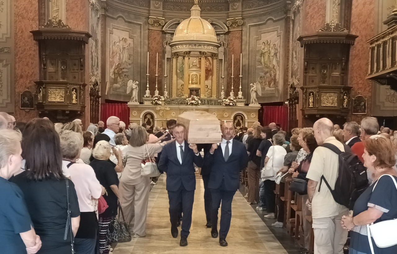 L’ultimo saluto a don Giacomo