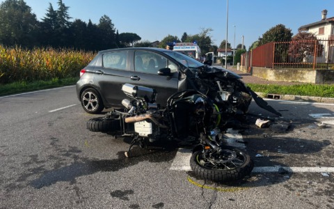 Scontro auto moto, grave un uomo