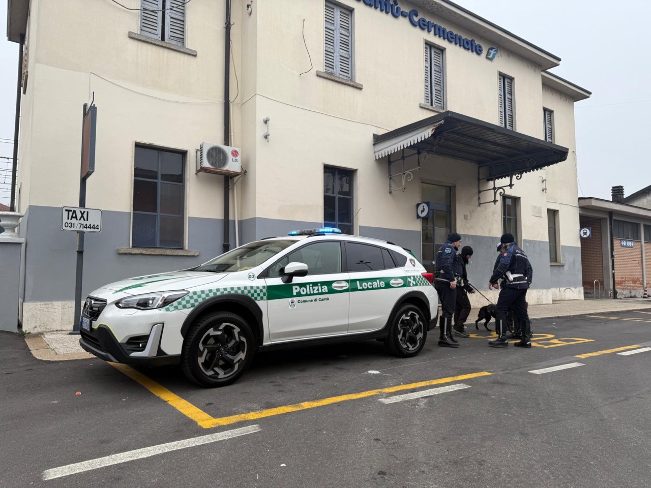 Fermano due uomini per un controllo e tentano la fuga: fermato un 18enne