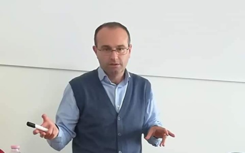 “Bucare lo schermo”, dibattito con lo psicoanalista Roberto Pozzetti