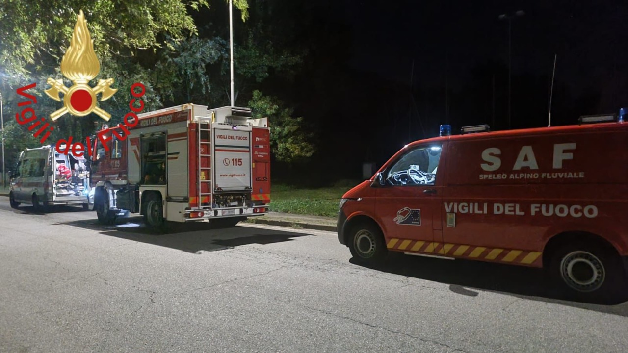 Cade da una riva, persona anziana soccorsa dai Vigili del fuoco