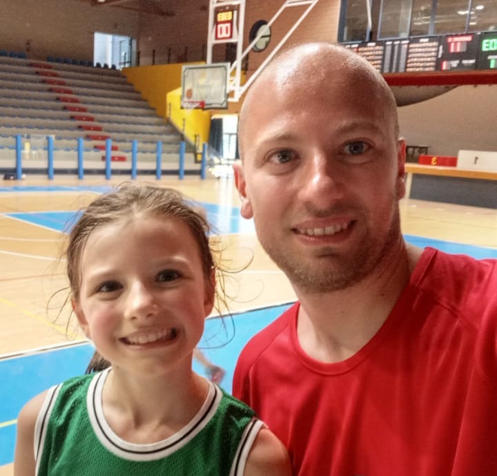 Cecilia è ipovedente, ma va a canestro con la sua squadra di baskin