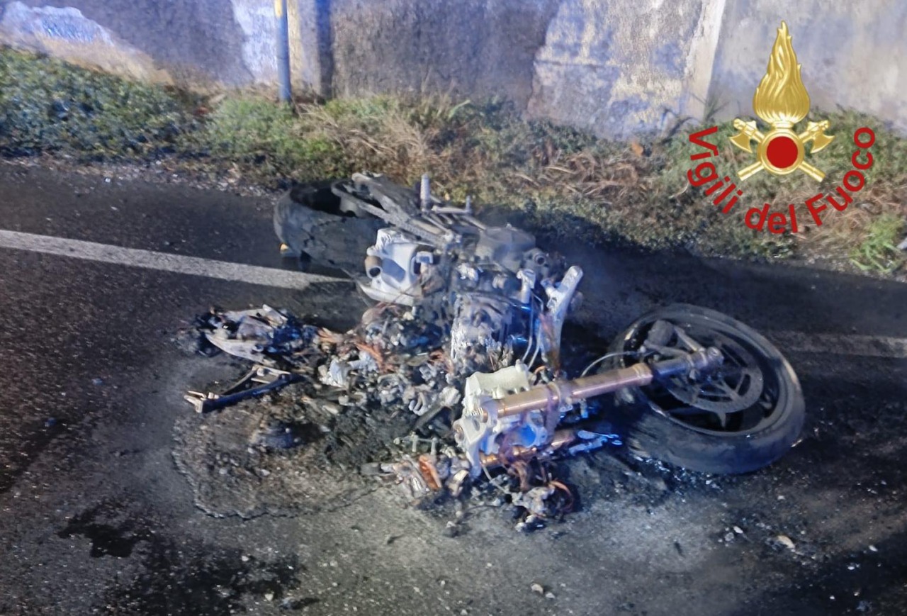 Tragedia sulla strada: morto giovane motociclista