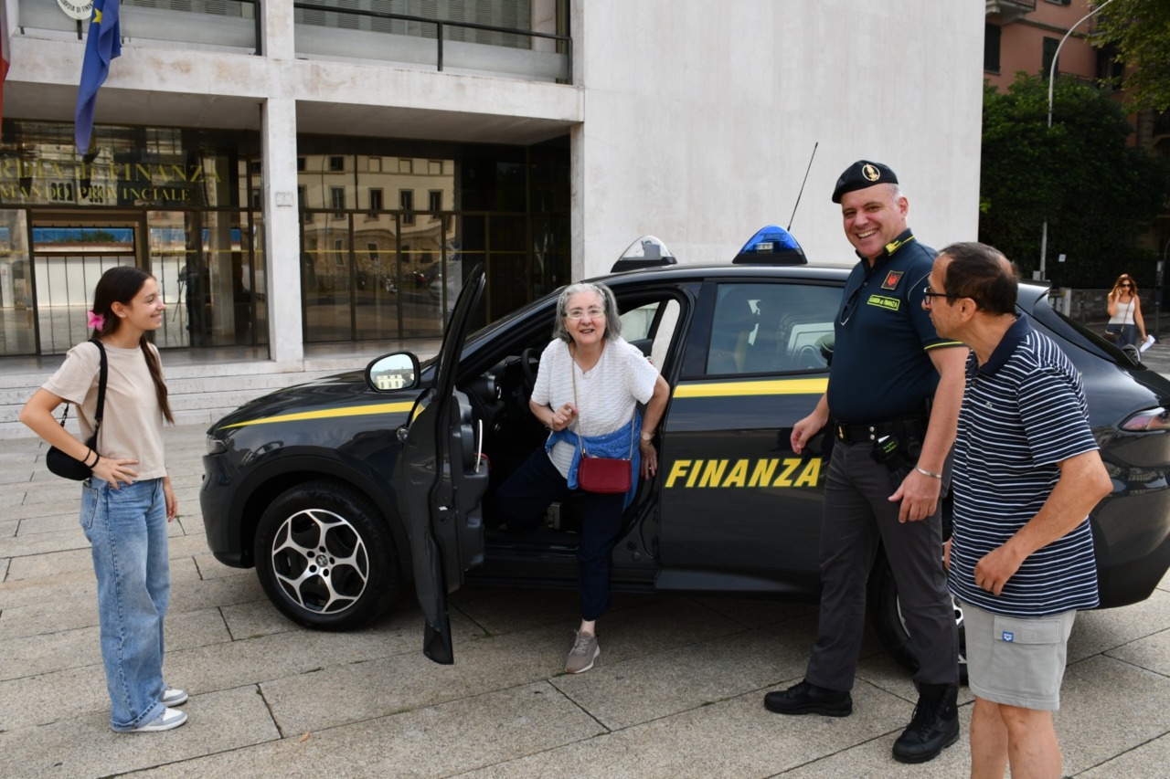 Le Fiamme gialle ricevono gli ospiti della “Casa di Miro”
