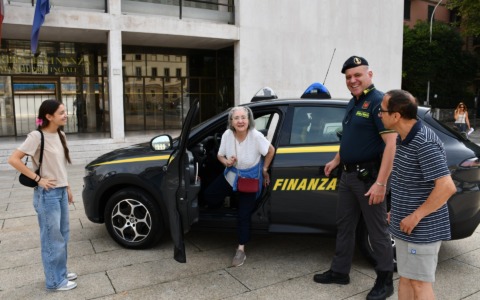 Le Fiamme gialle ricevono gli ospiti della “Casa di Miro”