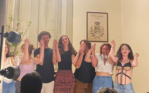 “Quando sarà primavera”, sul palco uno spettacolo intenso e coinvolgente