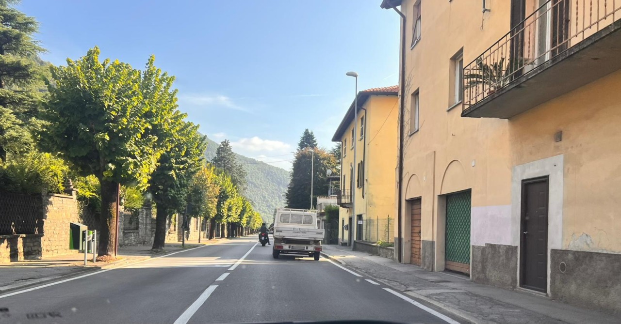Auto e moto a gran velocità: parte la petizione dei residenti