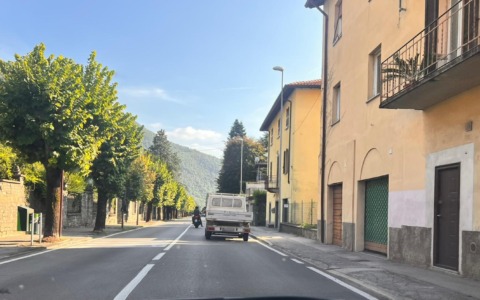 Auto e moto a gran velocità: parte la petizione dei residenti